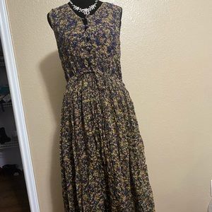 Calf length dress. Size M. No imperfections.